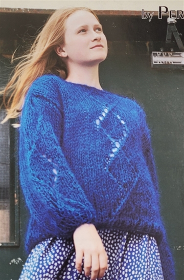 Sweater med rombemønster i Bella by Permin